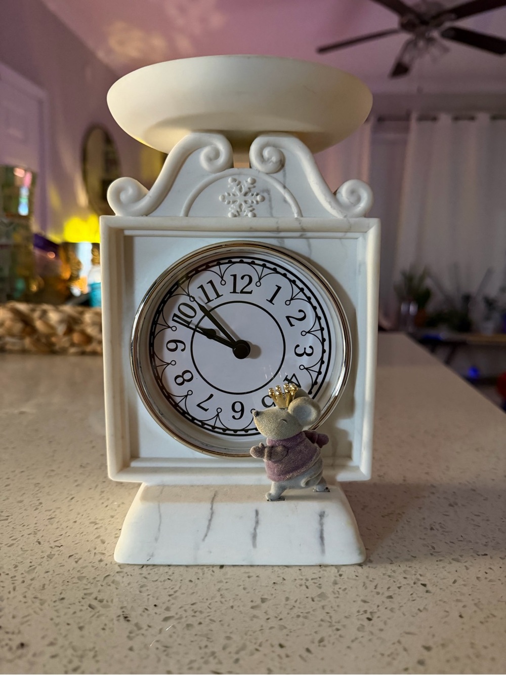 Bath & Body Works
Christmas Clock & Mouse 3-Wick Pedestal Candle Holder